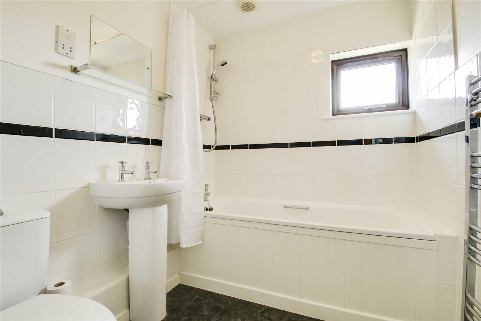2 bed property in Dunchurch Dale, Milton Keynes
